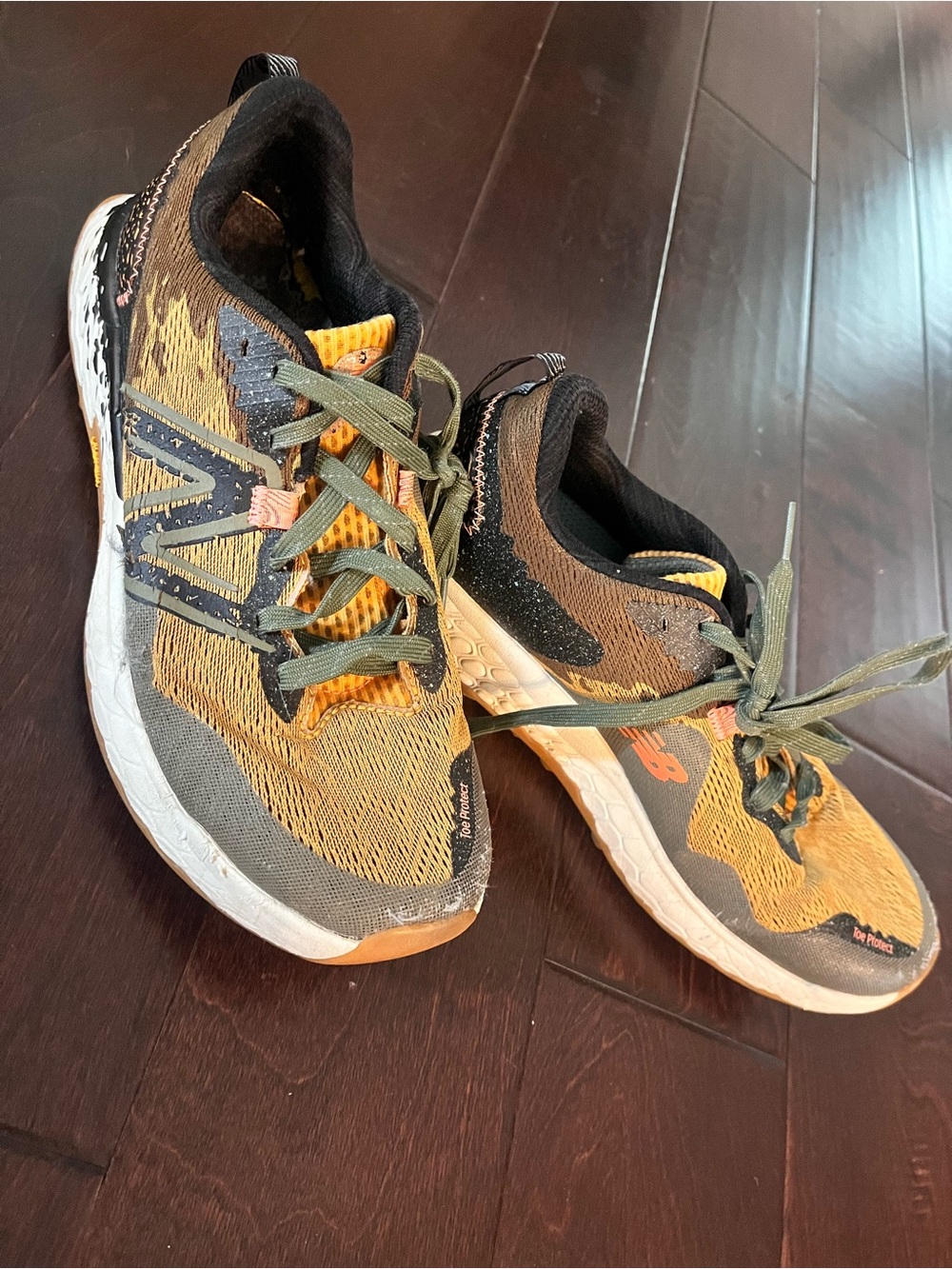 New balance fresh foam men’s trail running shoes size 10 vibram